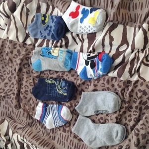 8 PAIRS OF SOCKS FROM BABY SIZE 5-7 MICKEY MOUSE, BATMAN SOLID OR STRIPES